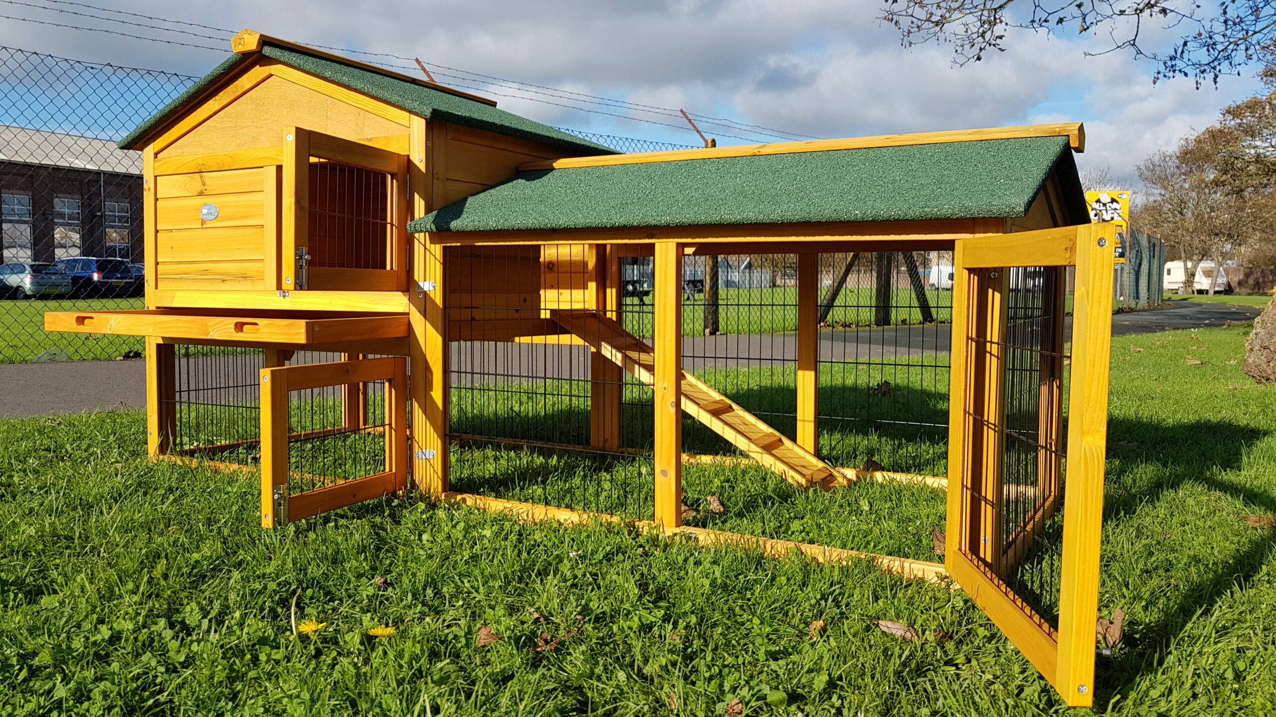 XXL Rabbit Hutch Smokey Natural Design Fox Resistant