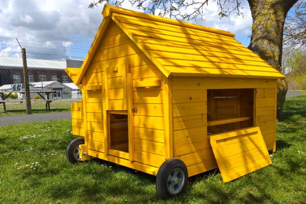Gertrude Air Chicken House with wheels