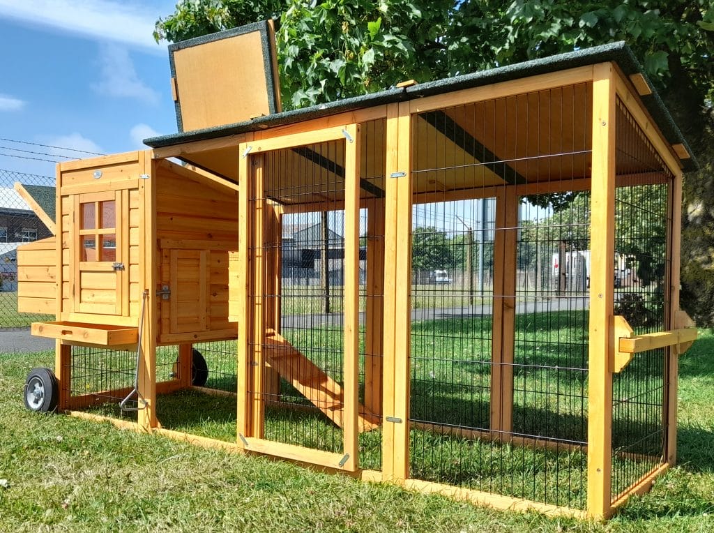 XXL Rabbit hutch in wood design