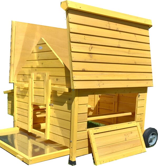 side view of portable chicken coop with open roof