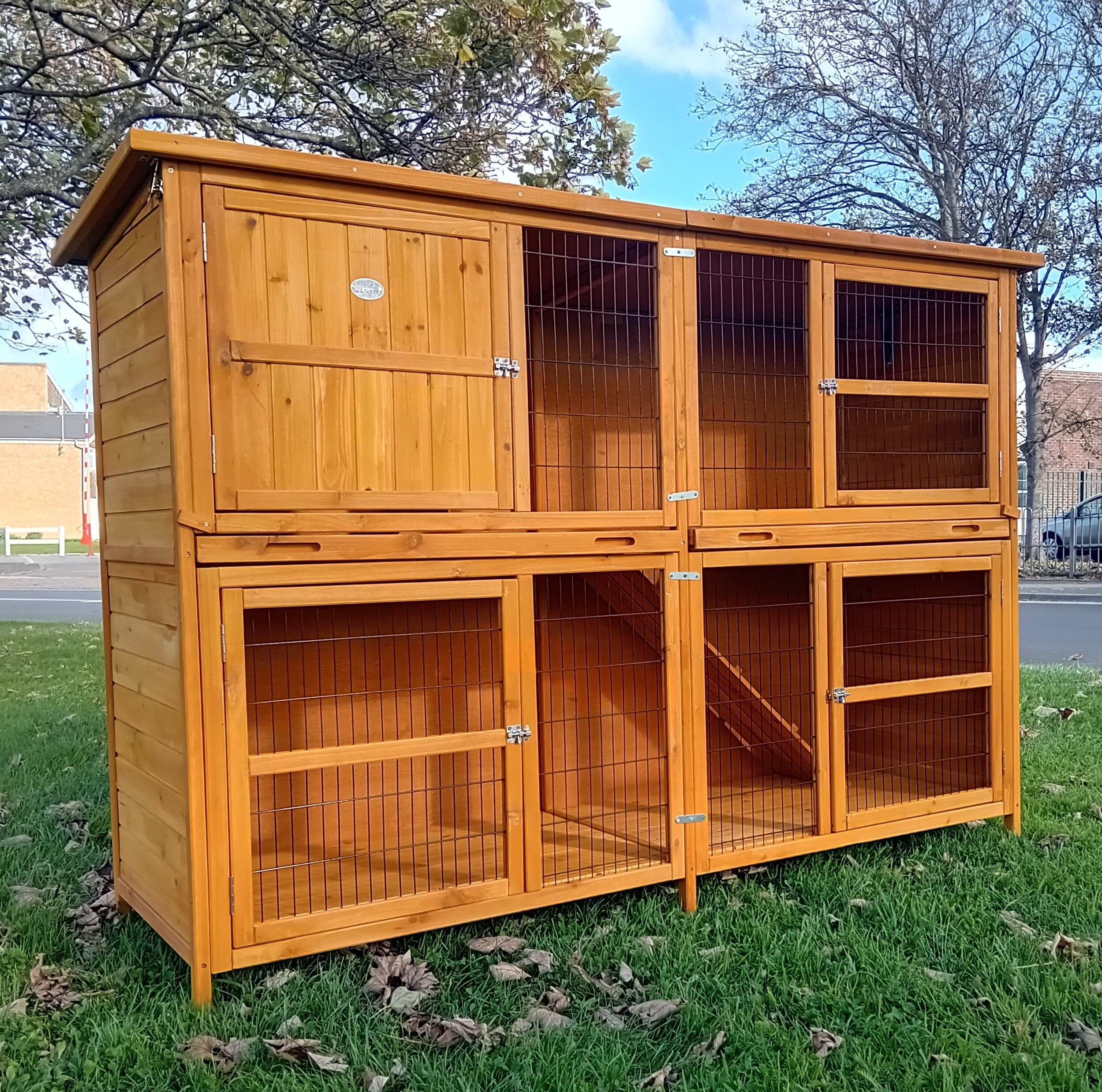 THUMPER DELUXE XL Rabbit Hutch – Welfare Standard Approved